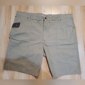 Wrangler Riggs Workwear men's size 48 beige shorts